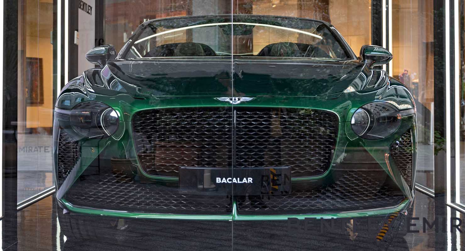 عرض تحفة بنتلي: سيارة باكالار المطلقة الفخامة لأول مرّة في الشرق الأوسط