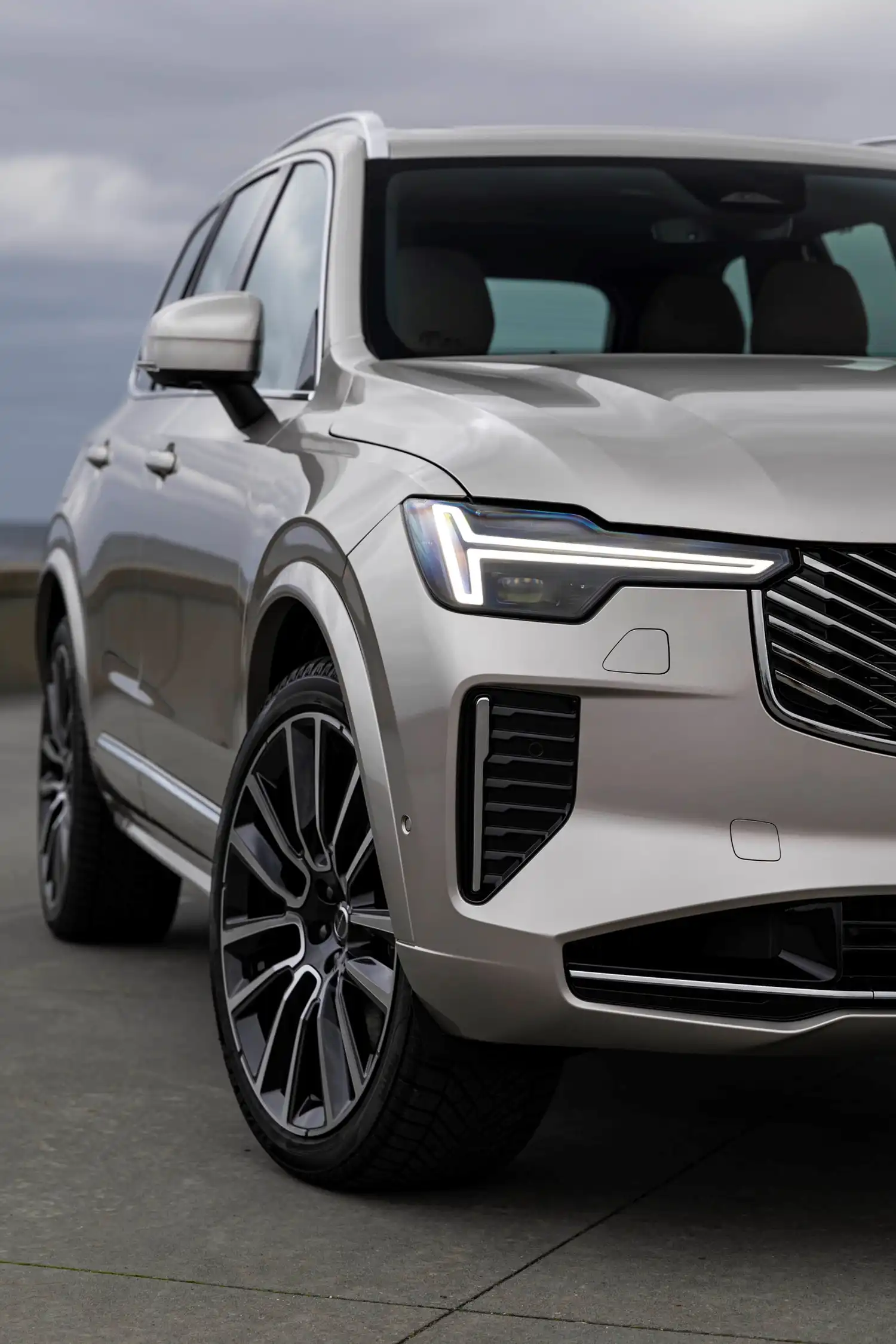 فولفو XC90 2025
